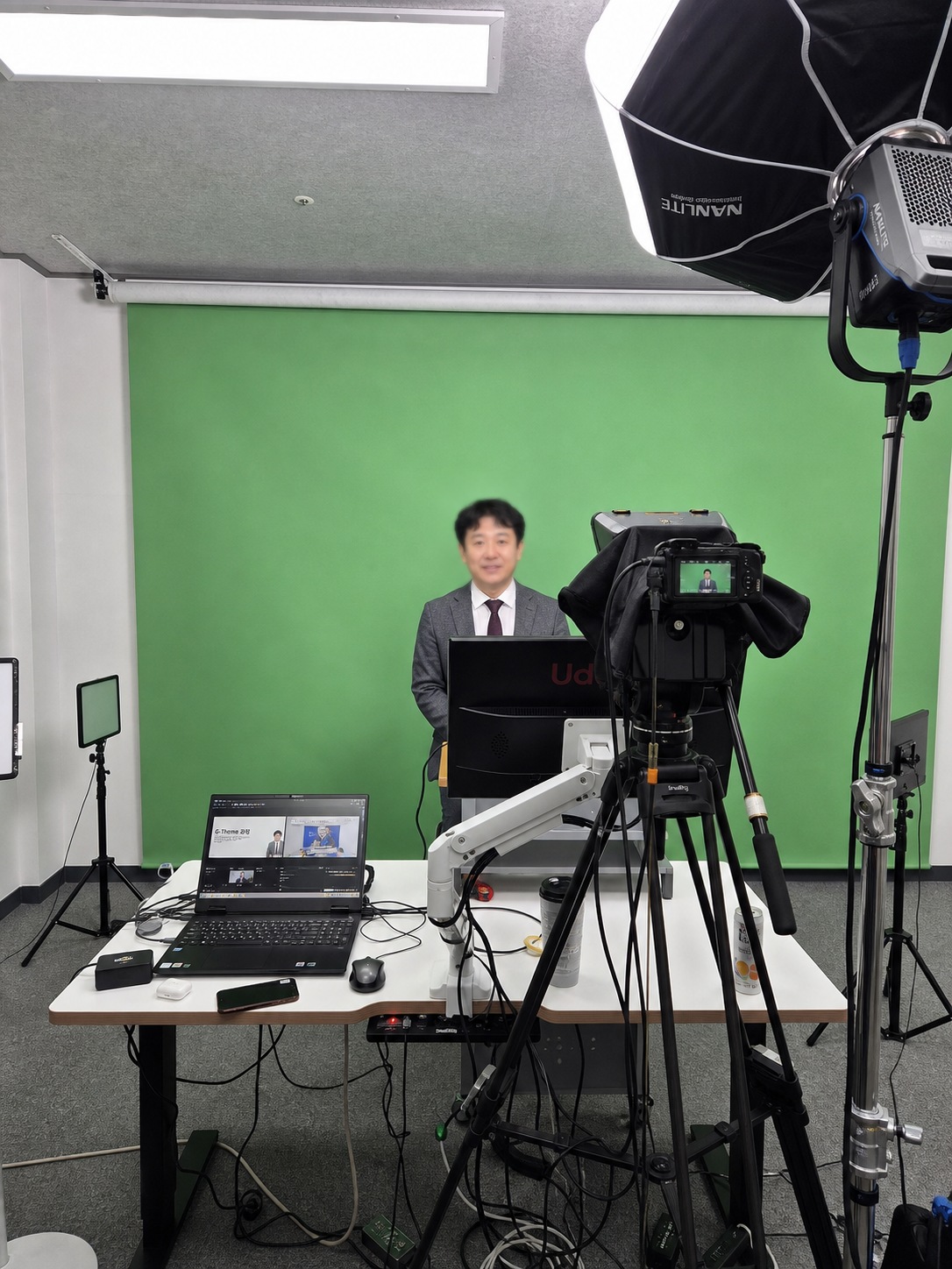 실제 강의 및 교육 콘텐츠 촬영 스튜디오 현장